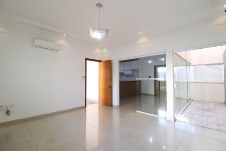 Casa para alugar com 3 quartos, 250m² em Brasil, Uberlândia
