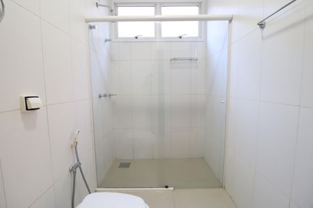 Banheiro do Quarto 3 de casa para alugar com 3 quartos, 250m² em Brasil, Uberlândia