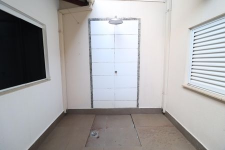 Casa para alugar com 250m², 3 quartos e 4 vagasVaranda - Ducha