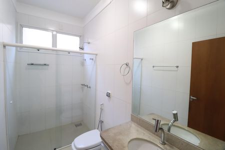 Casa para alugar com 250m², 3 quartos e 4 vagasBanheiro Social