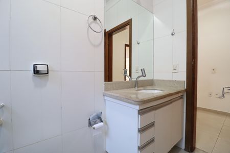 Casa para alugar com 250m², 3 quartos e 4 vagasBanheiro Social