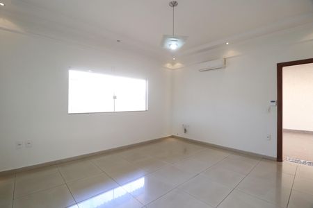 Sala de casa para alugar com 3 quartos, 250m² em Brasil, Uberlândia