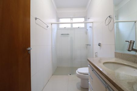 Casa para alugar com 250m², 3 quartos e 4 vagasBanheiro Social