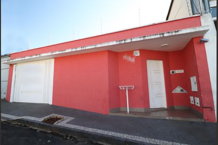 Fachada de casa para alugar com 3 quartos, 250m² em Brasil, Uberlândia