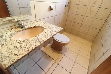 Casa para alugar com 280m², 3 quartos e 2 vagasBanheiro Social