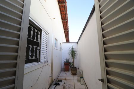 Casa para alugar com 280m², 3 quartos e 2 vagasBanheiro Corredor