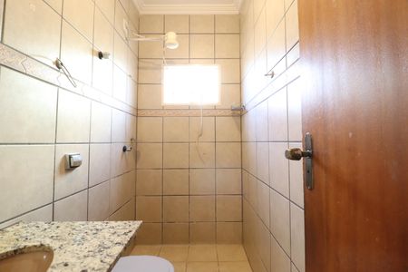 Casa para alugar com 280m², 3 quartos e 2 vagasBanheiro Social