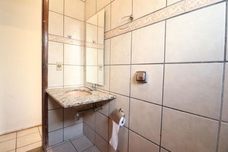 Casa para alugar com 280m², 3 quartos e 2 vagasBanheiro Social