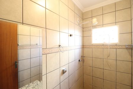 Casa para alugar com 280m², 3 quartos e 2 vagasBanheiro Social