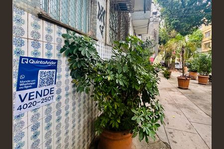 Casa à venda com 196m², 4 quartos e sem vaga