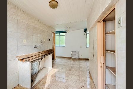 Casa à venda com 196m², 4 quartos e sem vaga