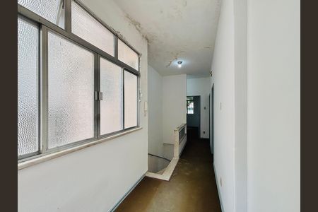 Casa à venda com 196m², 4 quartos e sem vaga
