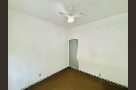 Casa à venda com 196m², 4 quartos e sem vaga