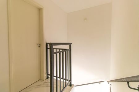 Casa de condomínio para alugar com 70m², 3 quartos e 2 vagas Casa de condomínio para alugar com 70m², 3 quartos e 2 vagasEscada entre andares