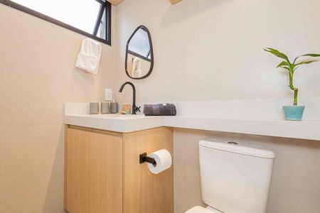 Banheiro de apartamento à venda com 1 quarto, 23m² em Vila Madalena, São Paulo