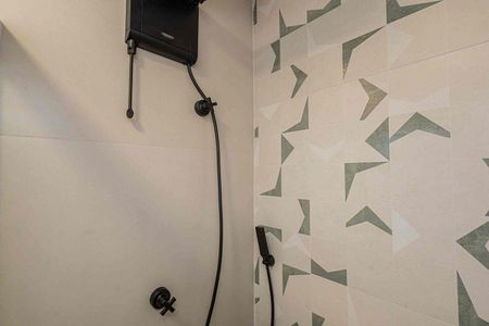 Banheiro de apartamento à venda com 1 quarto, 23m² em Vila Madalena, São Paulo