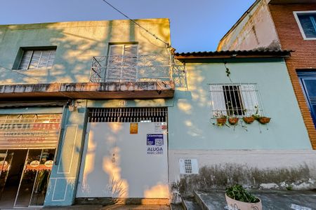 Fachada com Plaquinha de casa para alugar com 2 quartos, 60m² em Penha de França, São Paulo