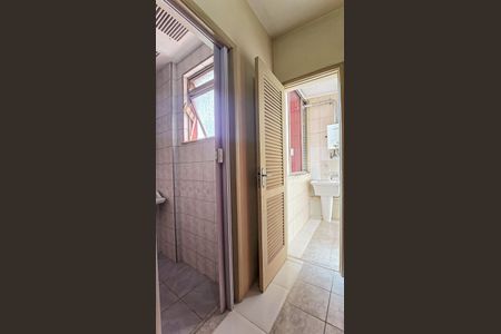 Banheiro de serviço de apartamento para alugar com 3 quartos, 76m² em Méier, Rio de Janeiro