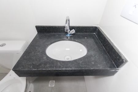 Banheiro de apartamento à venda com 2 quartos, 40m² em Parada Xv de Novembro, São Paulo