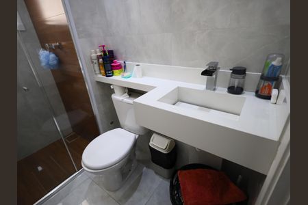 Banheiro de apartamento à venda com 2 quartos, 51m² em Jardim Roberto, Osasco