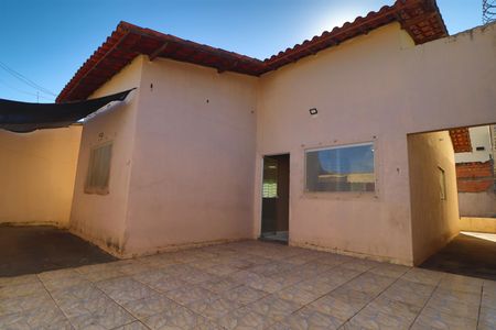 Fachada de casa para alugar com 3 quartos, 200m² em Jardim das Palmeiras, Uberlândia