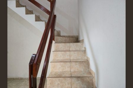 Casa para alugar com 30m², 1 quarto e 1 vagaEscada 