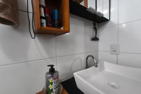 Banheiro de apartamento à venda com 2 quartos, 45m² em Vila São Bernardo, Campinas
