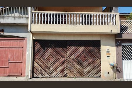 Fachada  de casa para alugar com 4 quartos, 120m² em Caxangá, Suzano