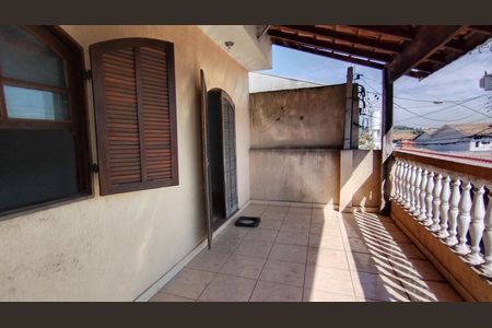 Casa para alugar com 120m², 4 quartos e 2 vagas Casa para alugar com 120m², 4 quartos e 2 vagasVaranda