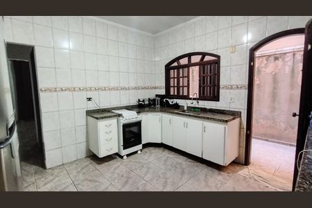 Cozinha  de casa para alugar com 4 quartos, 120m² em Caxangá, Suzano