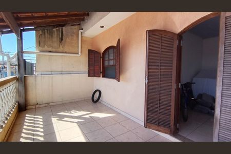 Casa para alugar com 120m², 4 quartos e 2 vagas Casa para alugar com 120m², 4 quartos e 2 vagasVaranda
