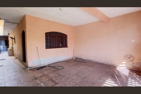 Quintal  de casa para alugar com 4 quartos, 120m² em Caxangá, Suzano