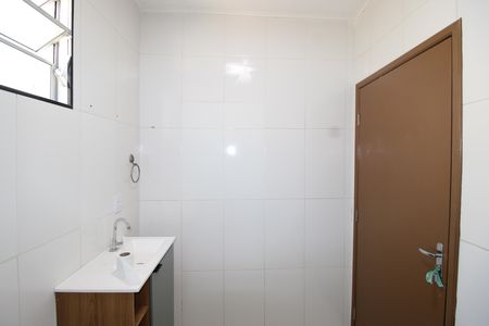 Banheiro de casa para alugar com 2 quartos, 100m² em Parque Santa Rita, São Paulo