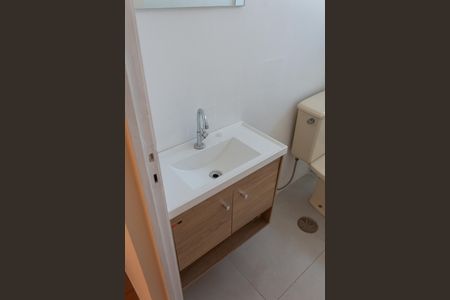 Banheiro de apartamento à venda com 2 quartos, 52m² em Jardim São Luís, São Paulo