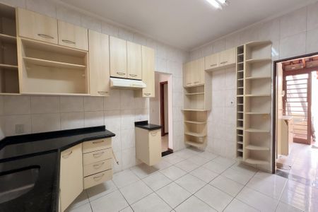 Casa de condomínio para alugar com 170m², 3 quartos e 3 vagas