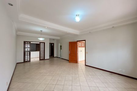 Casa de condomínio para alugar com 170m², 3 quartos e 3 vagas