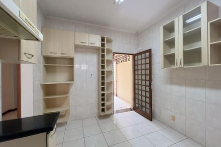 Casa de condomínio para alugar com 170m², 3 quartos e 3 vagas