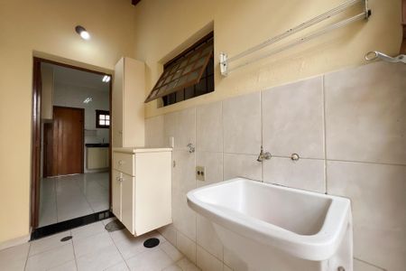 Casa de condomínio para alugar com 170m², 3 quartos e 3 vagas