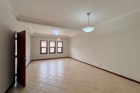 Casa de condomínio para alugar com 170m², 3 quartos e 3 vagas