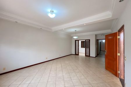 Casa de condomínio para alugar com 170m², 3 quartos e 3 vagas