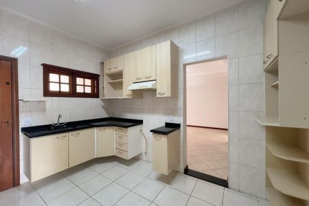Casa de condomínio para alugar com 170m², 3 quartos e 3 vagas
