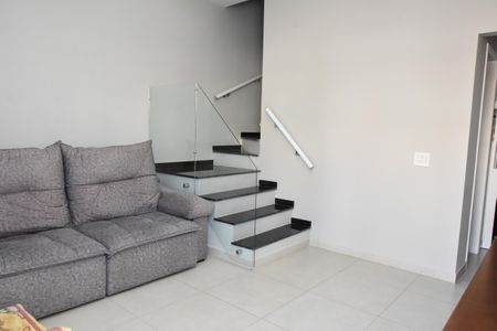 Sala de casa de condomínio à venda com 3 quartos, 110m² em Jardim das Carpas, Jundiaí