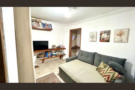 Casa à venda com 3 quartos, 180m² em Jardim Santa Mena, Guarulhos