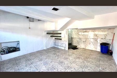 Garagem de casa à venda com 3 quartos, 180m² em Jardim Santa Mena, Guarulhos