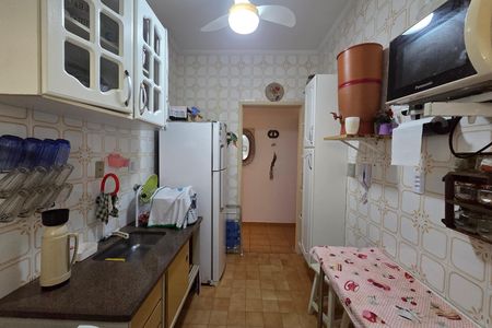 Cozinha de apartamento para alugar com 2 quartos, 72m² em Guilhermina, Praia Grande