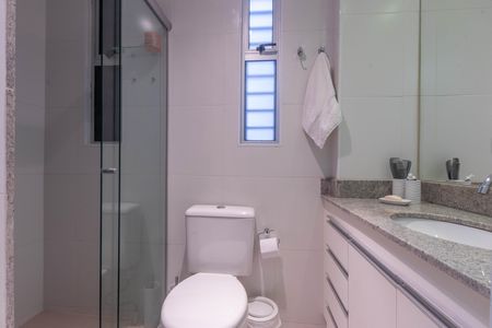 Banheiro de apartamento à venda com 2 quartos, 150m² em Sion, Belo Horizonte