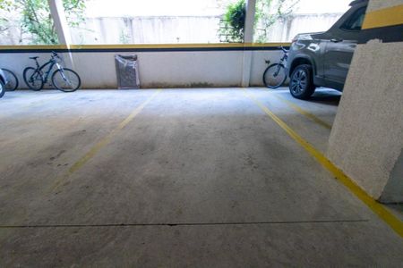 Garagem de apartamento para alugar com 2 quartos, 80m² em Hugo Lange, Curitiba