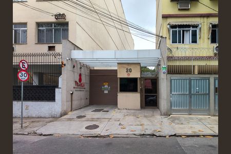 Fachada e portaria de apartamento para alugar com 2 quartos, 65m² em Vila Isabel, Rio de Janeiro