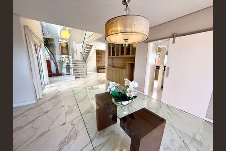 Casa à venda com 288m², 3 quartos e 4 vagas