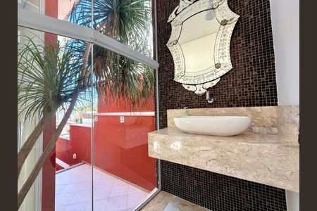 Casa à venda com 288m², 3 quartos e 4 vagas
